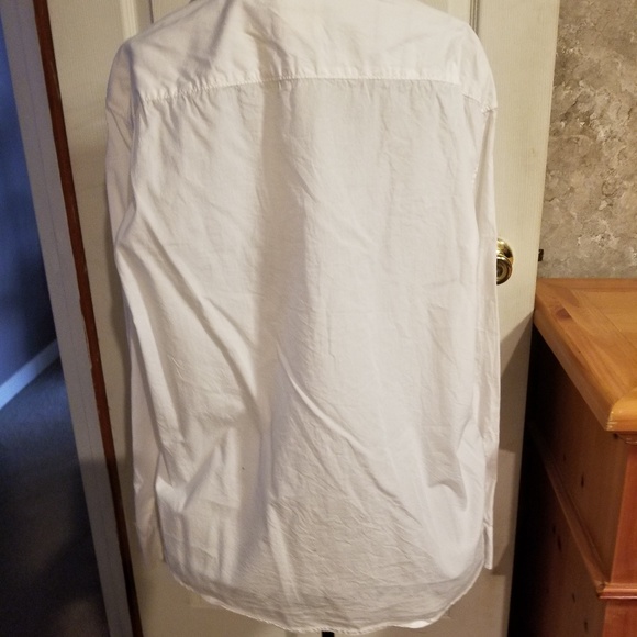 AEO TUXEDO BUTTON DOWN TOP SIZE  L - Picture 4 of 5